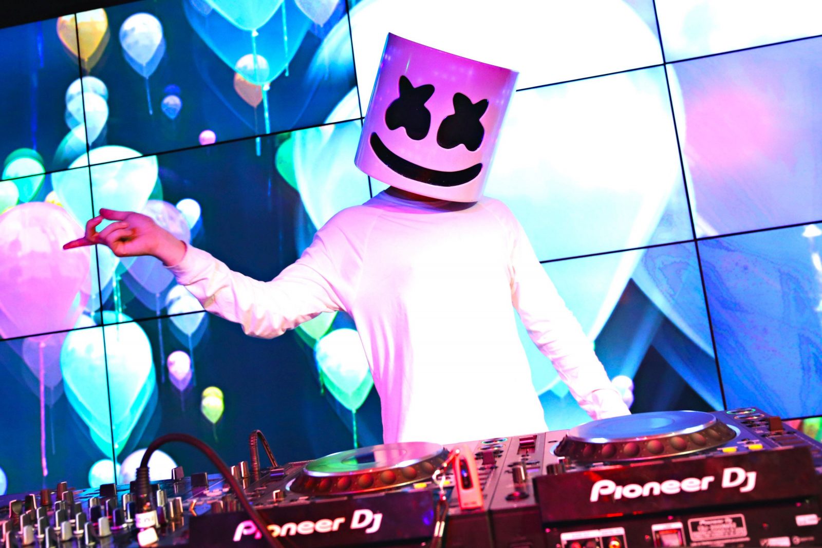 Fortnite Marshmello Concert Streamed By Over 10 Million Players