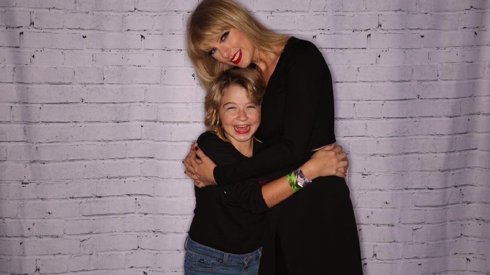 Check Out These 21 Fans Who Got To Meet Their Idols
