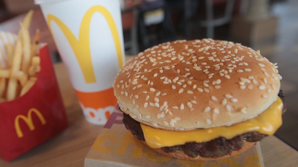 Check Out these 25 Fast Food Hacks