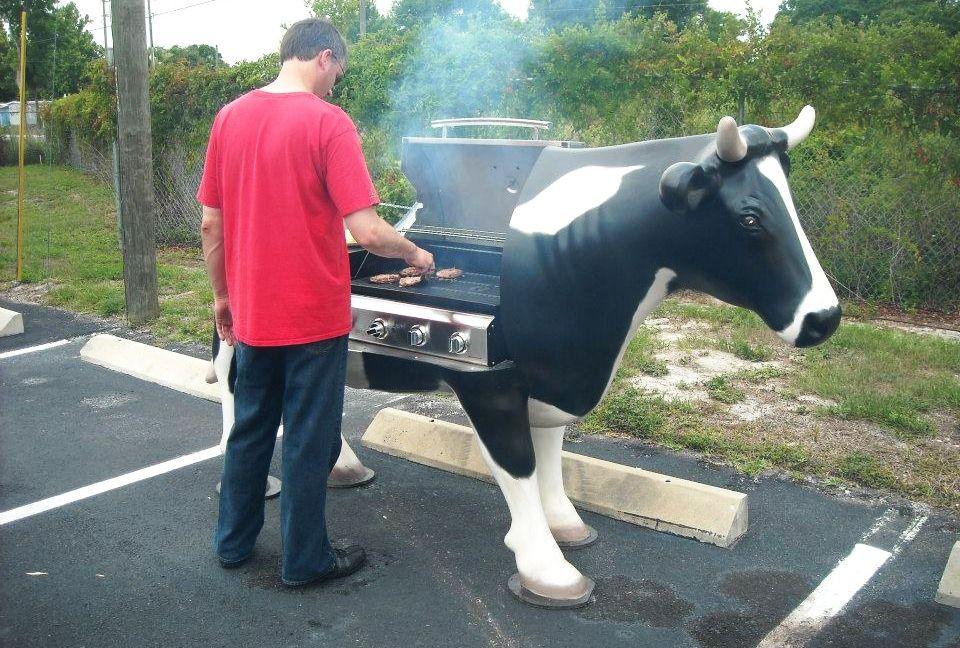 18 Photos the Prove People Will Do Anything for Some BBQ